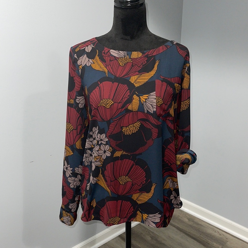 Ann Taylor Loft size small roll up sleeve floral Pullover blouse top